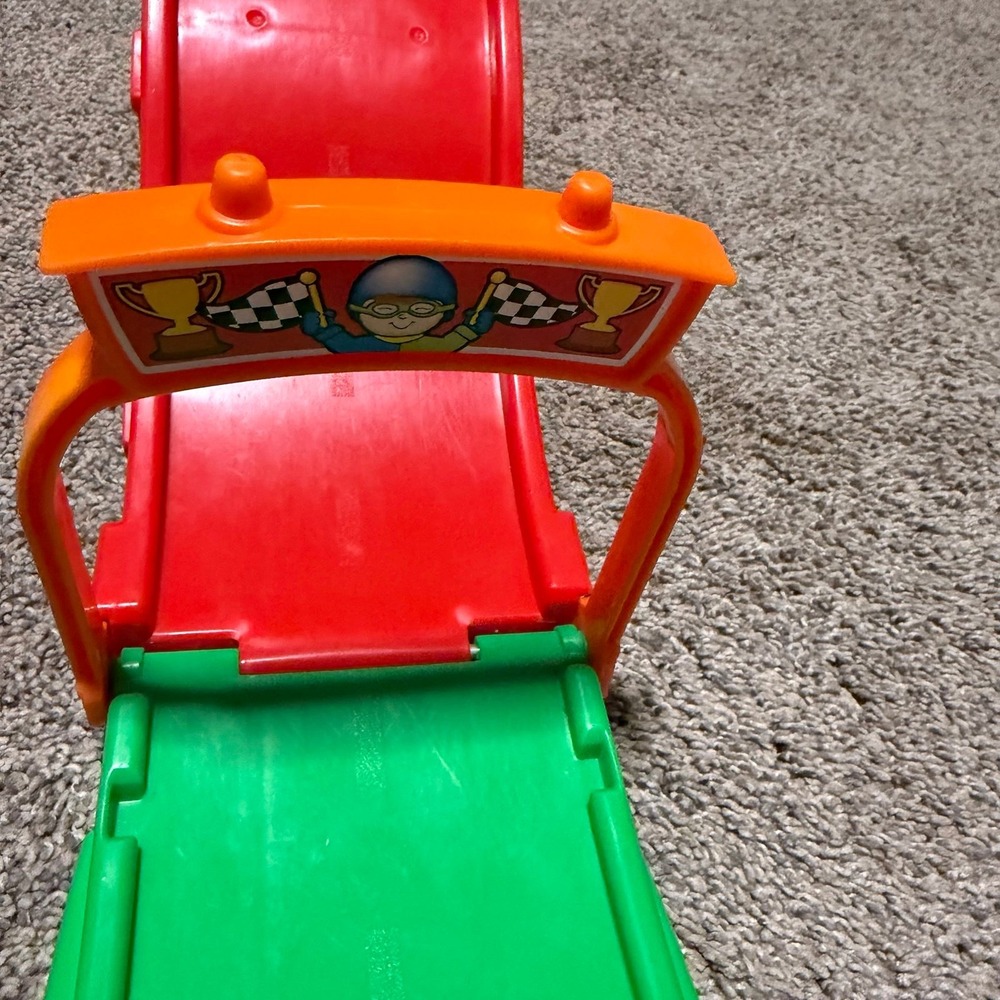 Fisher Price Little People Wheelies Fold 'n Go Rampway Garage 2 Cars - Picture 6 of 6